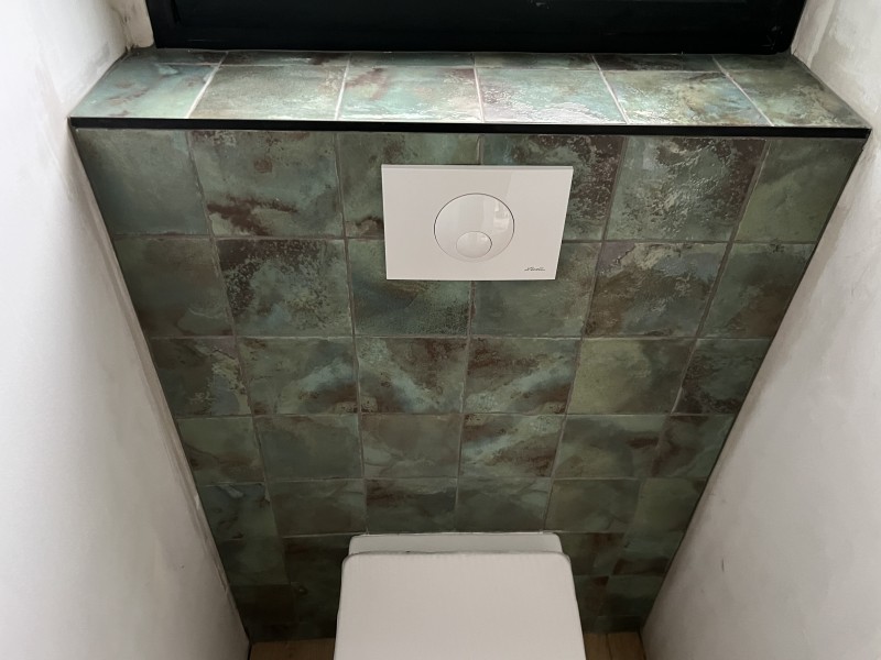 Création d'une salle de bain avec douche italienne et pose de carrelage 10x10 à Arcachon