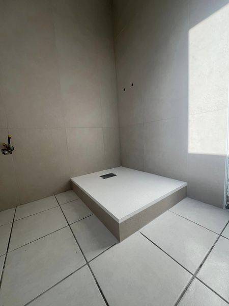 Comment réussir une rénovation de salle de bain à Biscarrosse avec faïence 50x120 